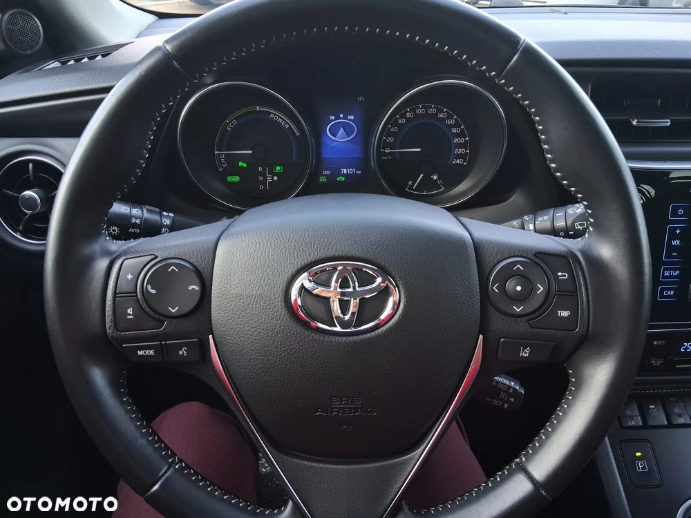 Toyota Auris Hybrid 135 Premium - 10