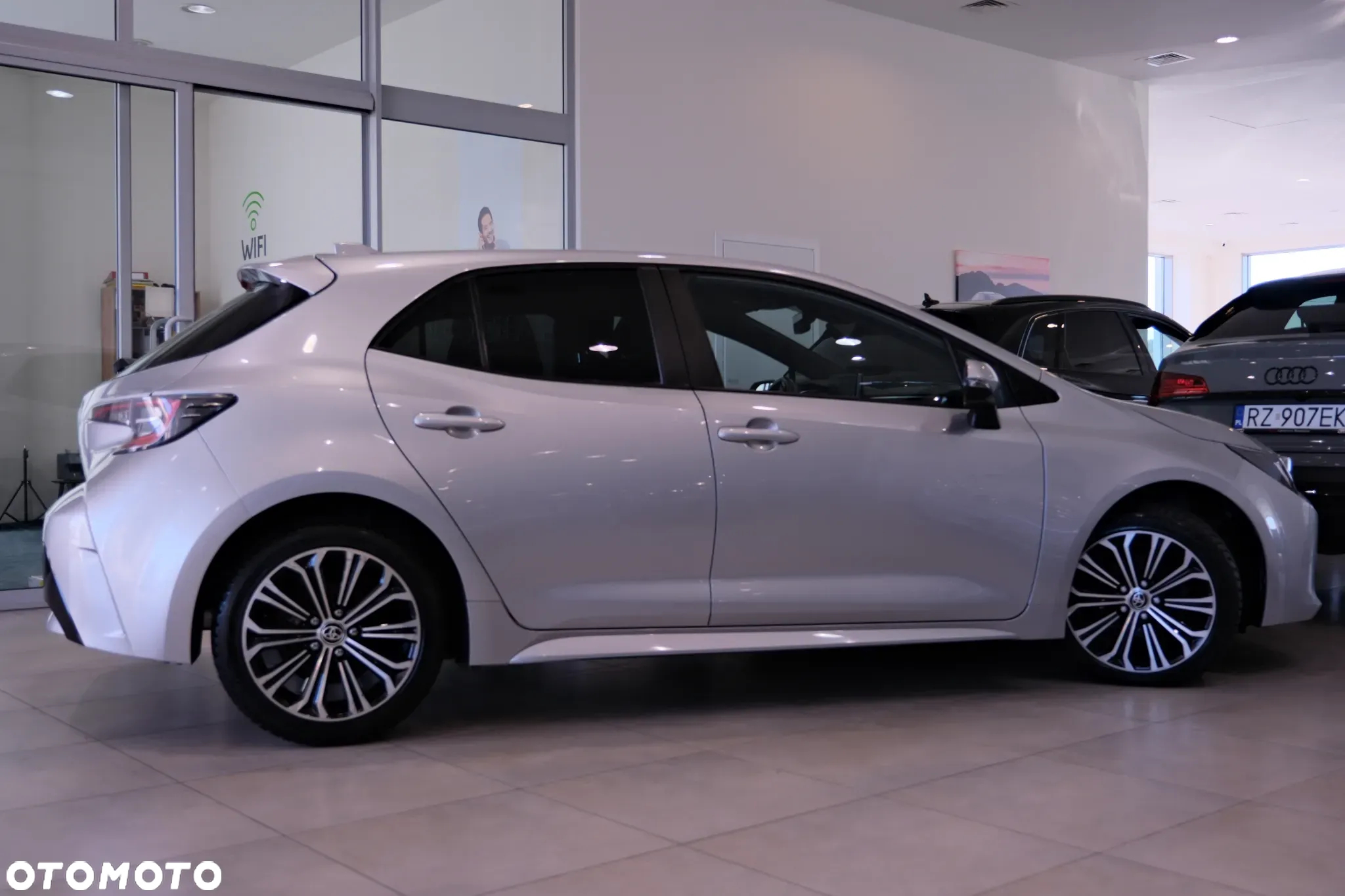 Toyota Corolla 1.8 Hybrid Active - 17