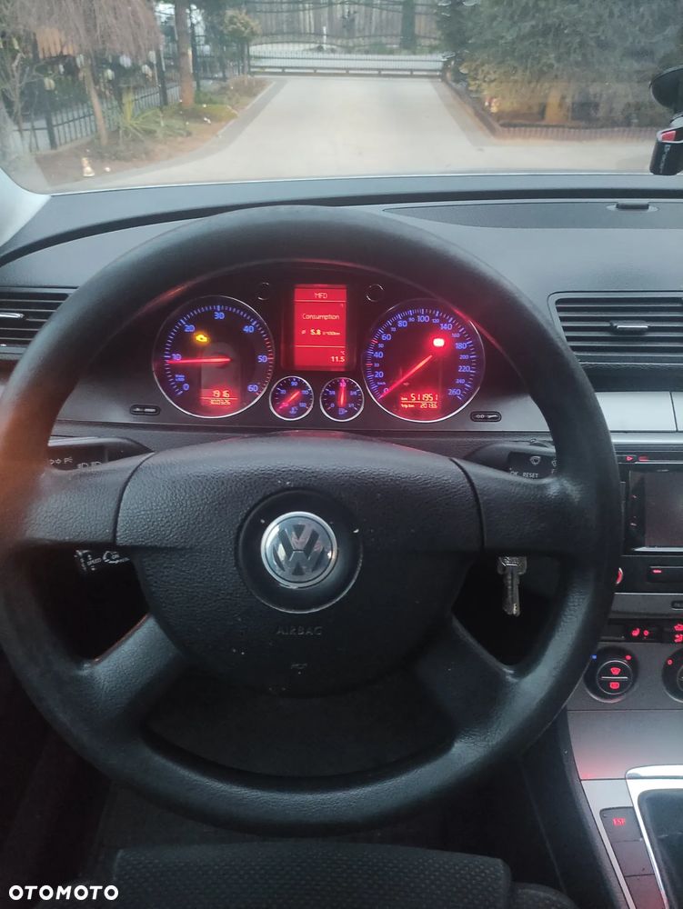 Volkswagen Passat - 2