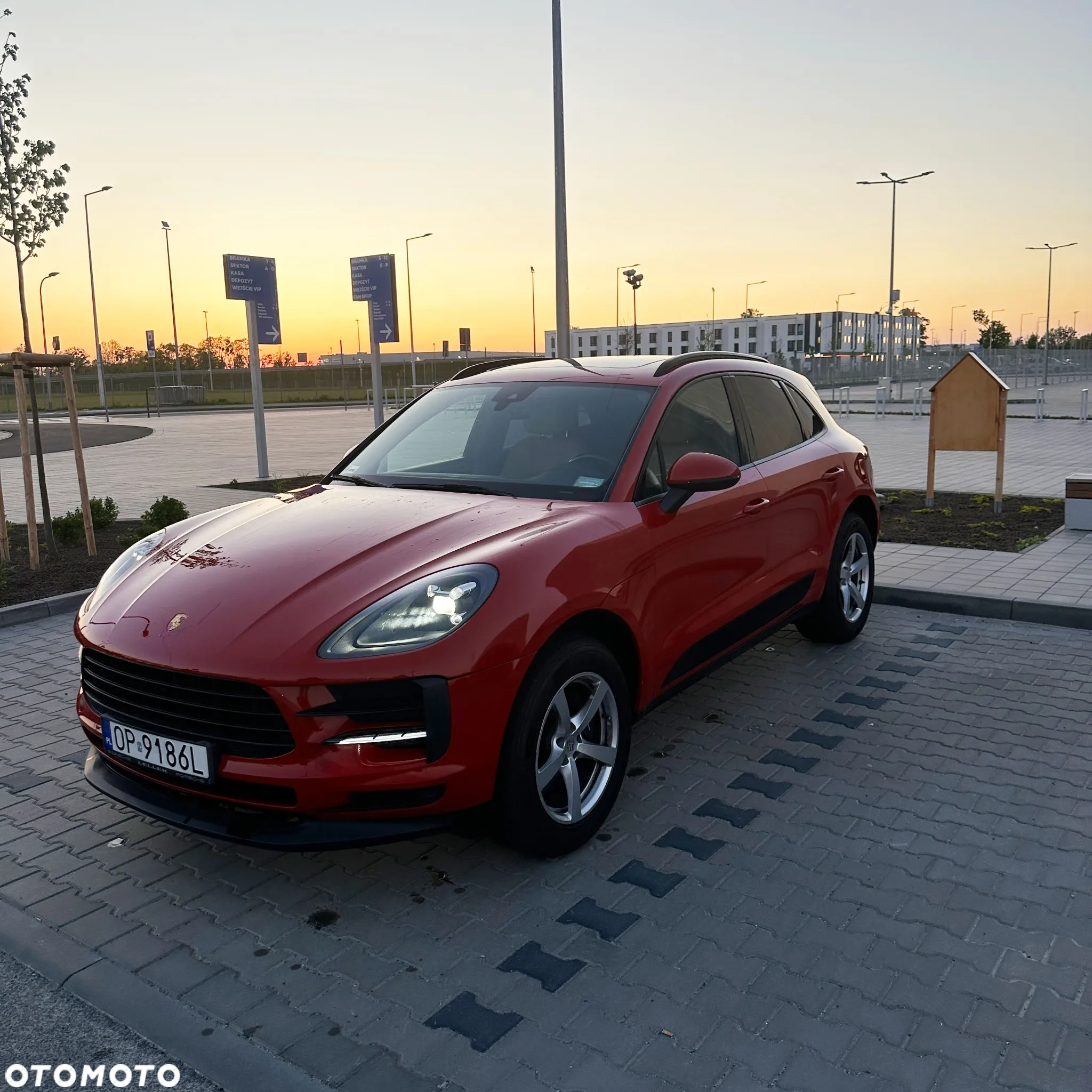 Porsche Macan Standard - 2