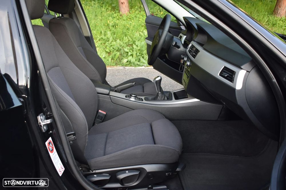 BMW 318 d Navigation Sport - 11