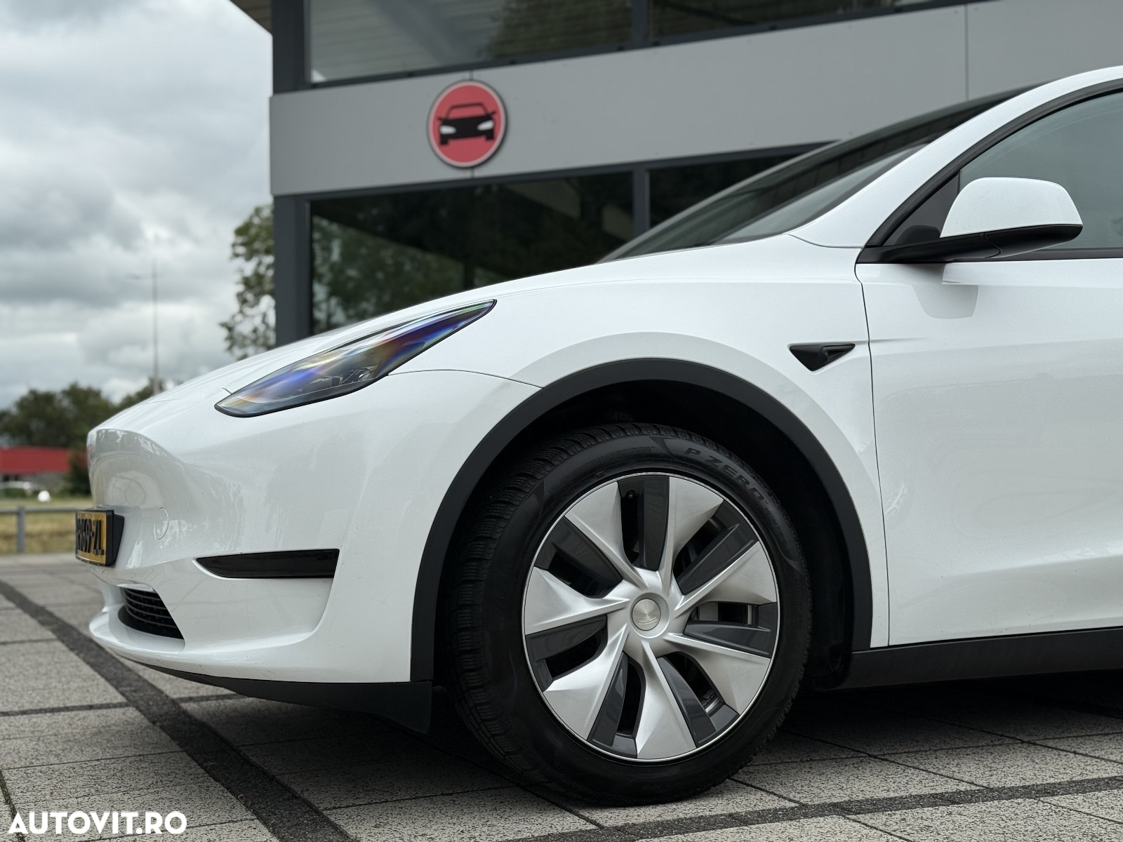 Tesla Model Y - 7