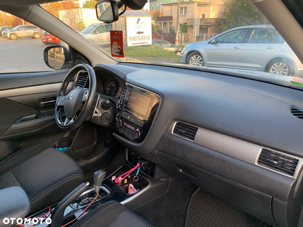 Mitsubishi Outlander - 4