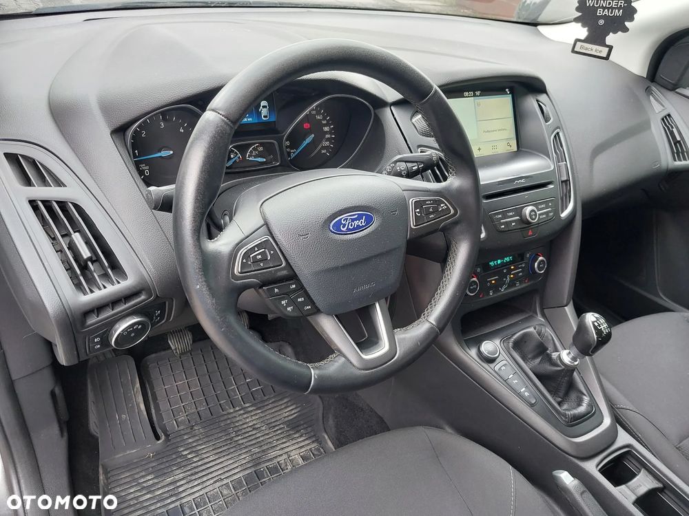 Ford Focus 1.5 TDCi DPF Start-Stopp-System ST-Line - 10