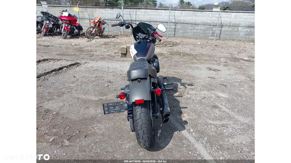Harley-Davidson Softail Street Bob - 5