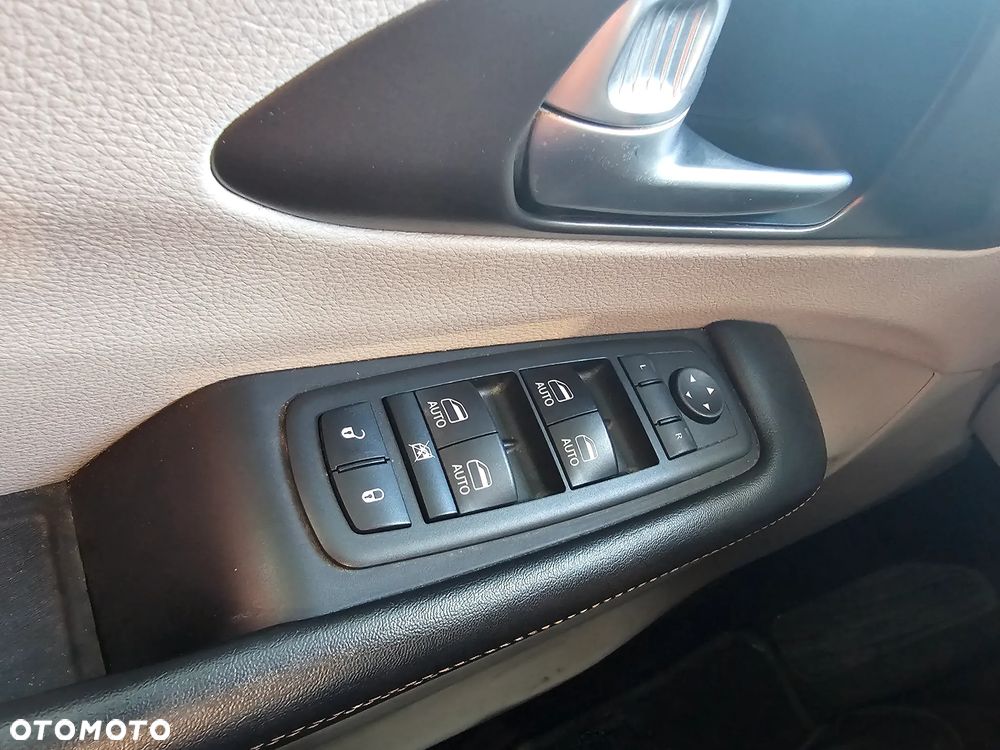 Chrysler Pacifica - 27