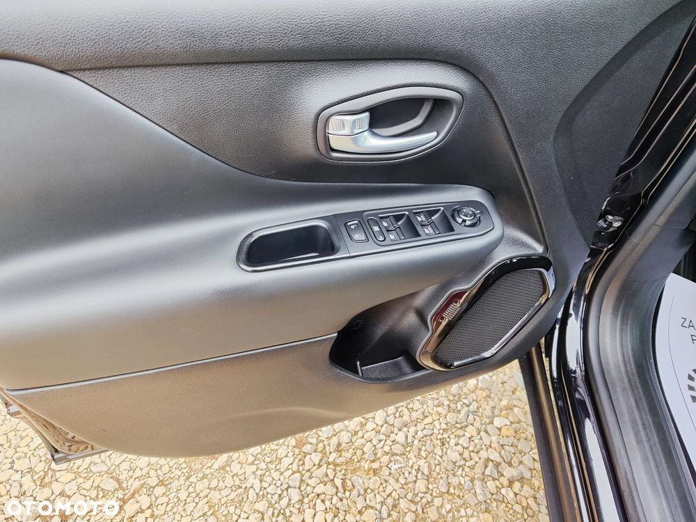 Jeep Renegade 1.4 MultiAir Night Eagle - 19