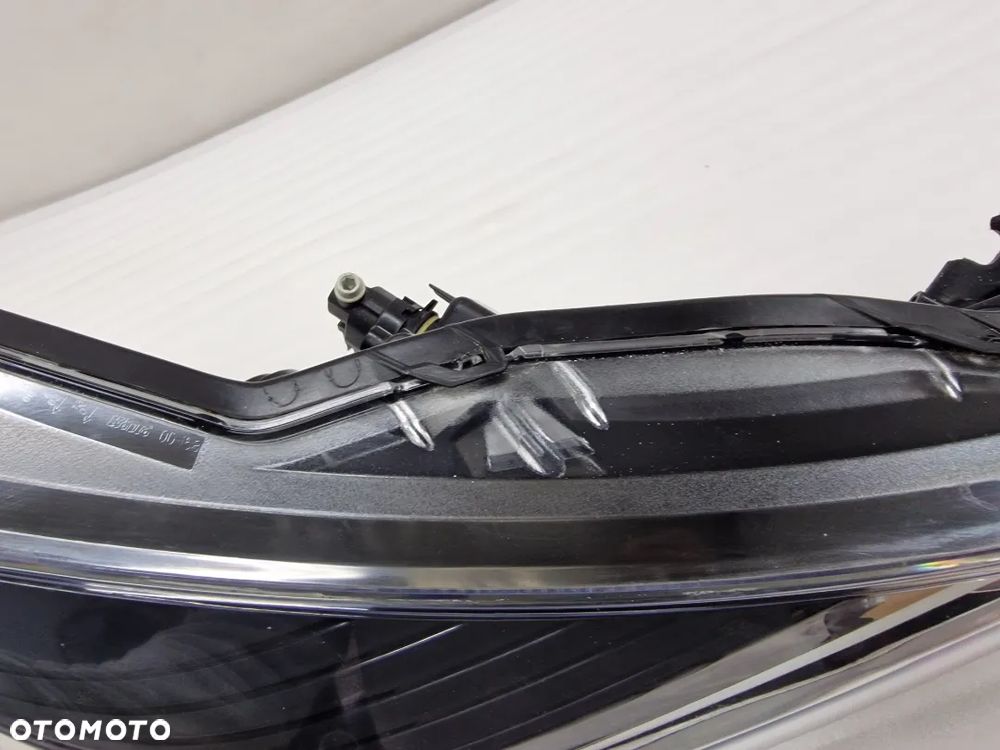 TOYOTA YARIS 3 III PRAWA ZWYKŁA LAMPA PRZEDNIA PRZÓD , NR KOITO 0D-158 , NR AUKCJI LL445 - 9