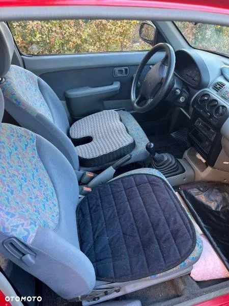 Nissan Micra 1.0 L - 10