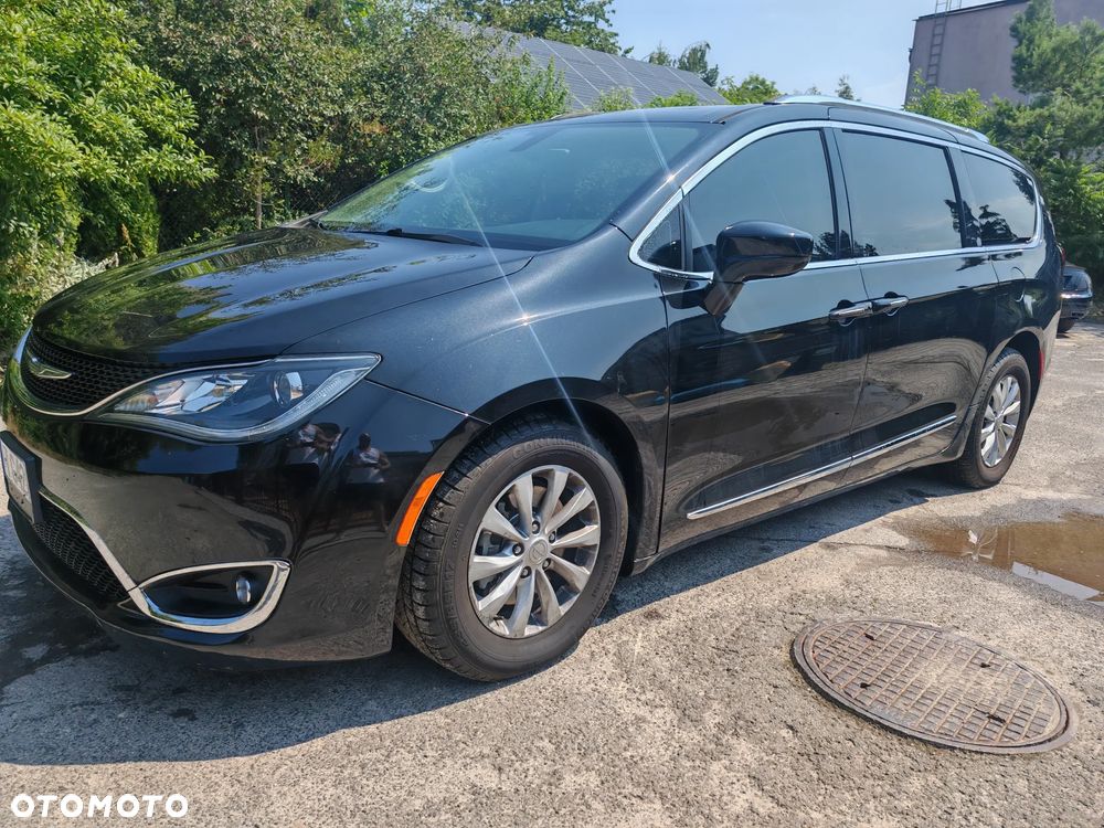 Chrysler Pacifica - 1