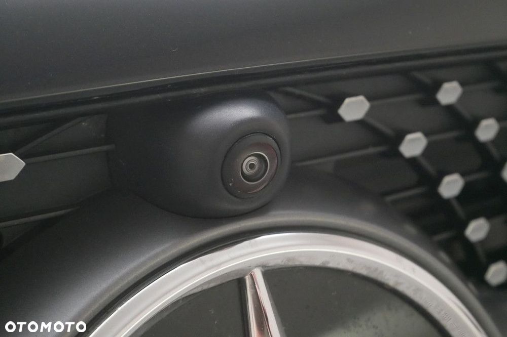 Mercedes-Benz GLA - 21