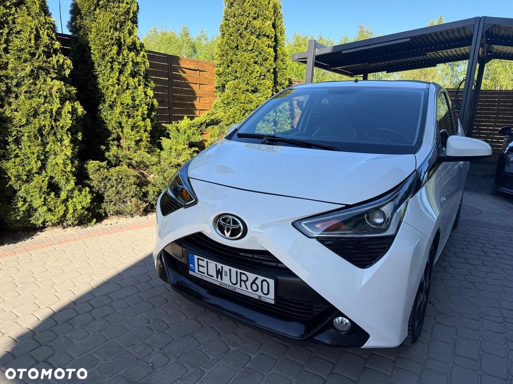 Toyota Aygo x-play connect - 1