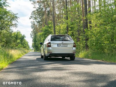Skoda Octavia 2.0 TDI DSG Soleil - 2