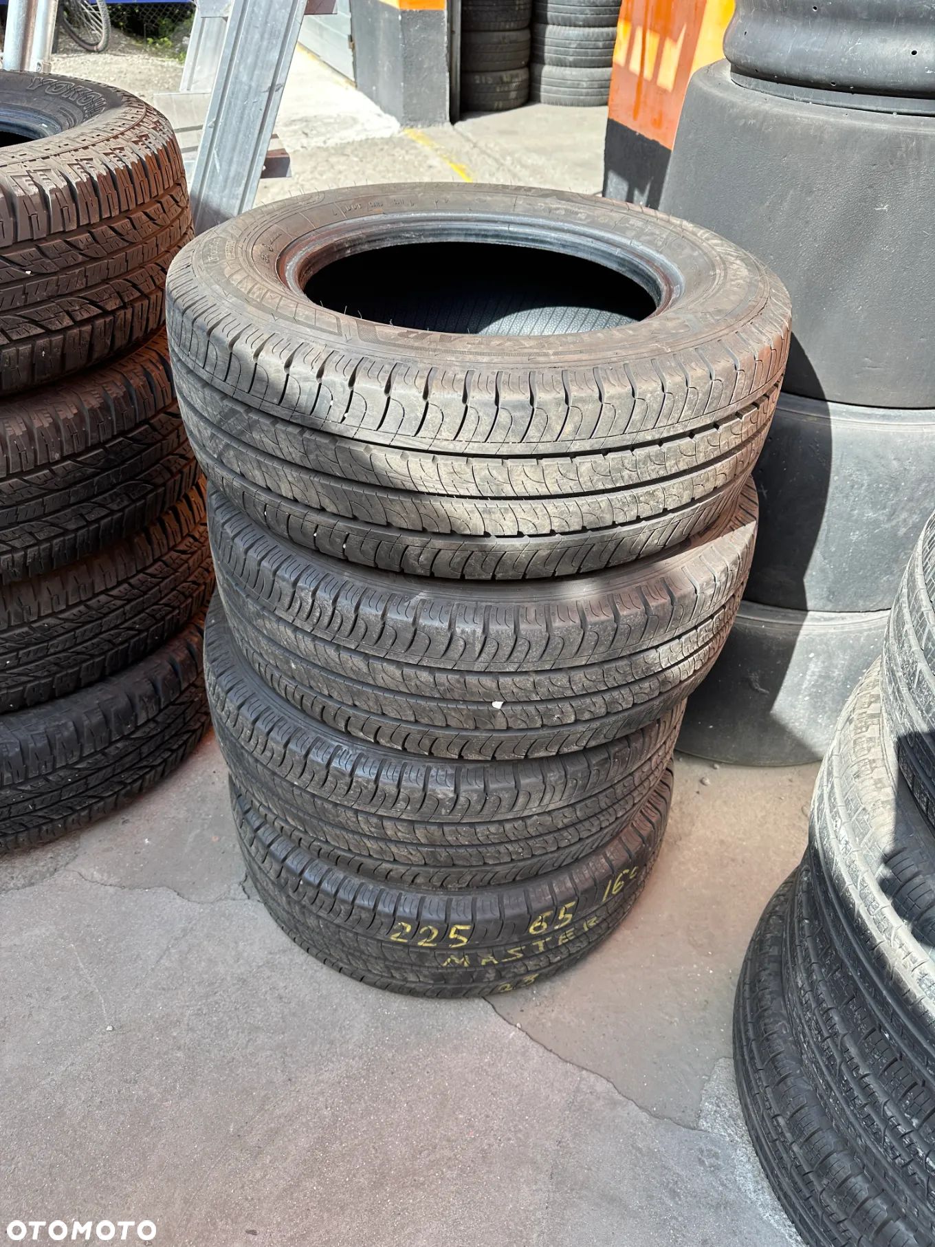 225/65x16c Good Year - 1