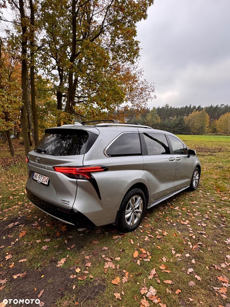 Toyota Sienna - 4