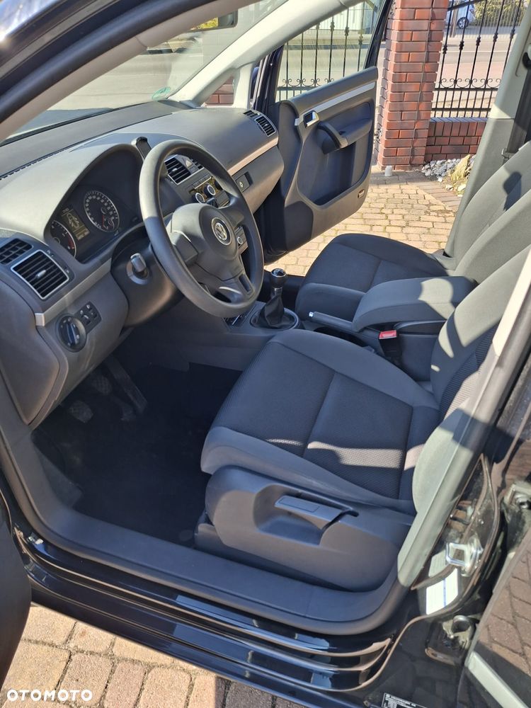 Volkswagen Touran - 10