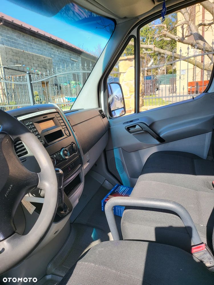 Mercedes-Benz Sprinter kontener windą - 5