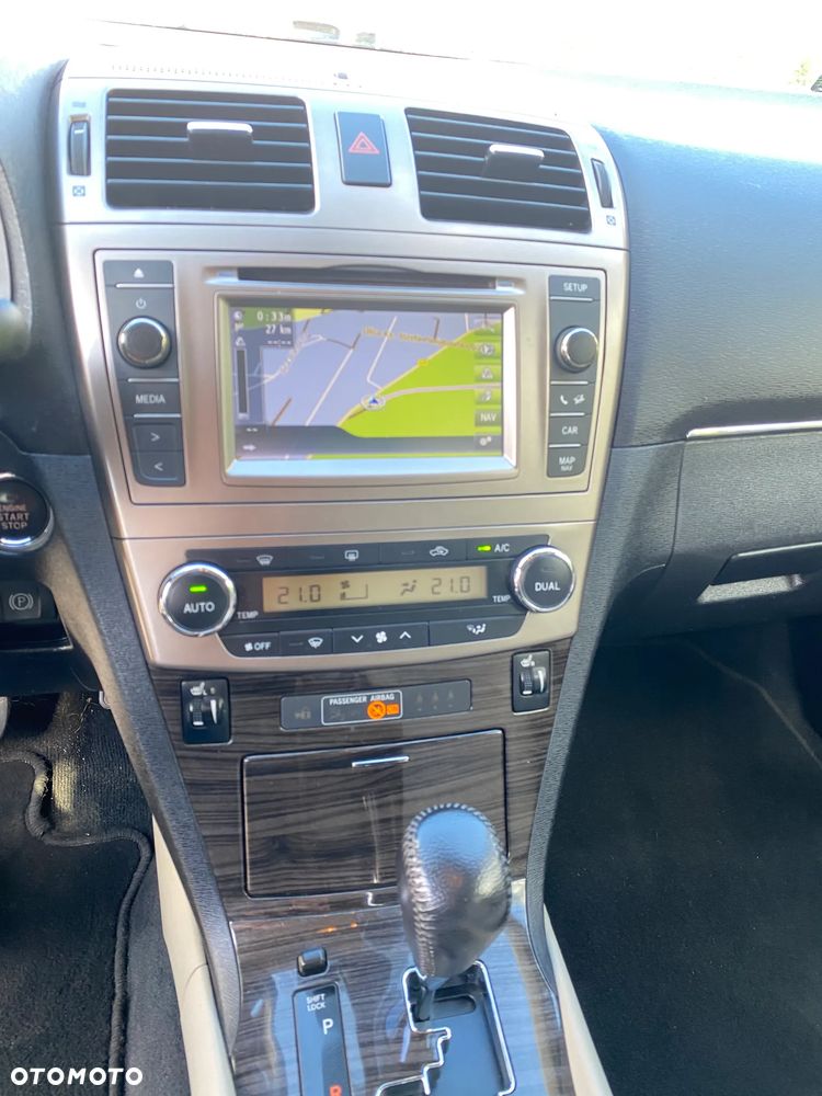 Toyota Avensis 1.8 Premium MS - 25