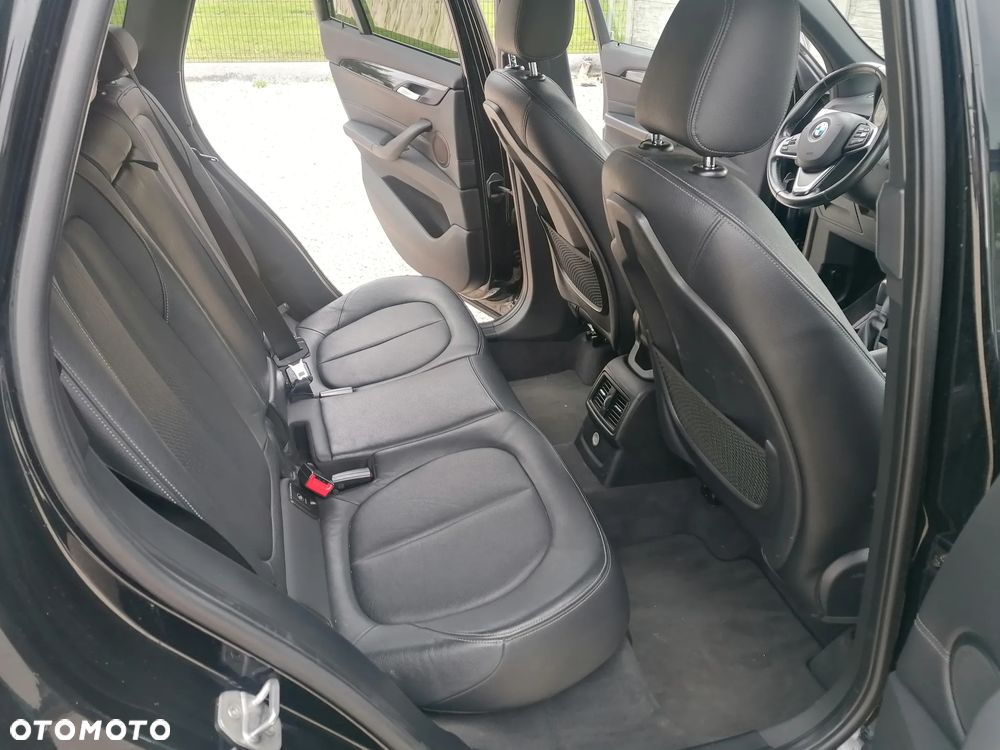 BMW X1 xDrive25i GPF xLine - 23