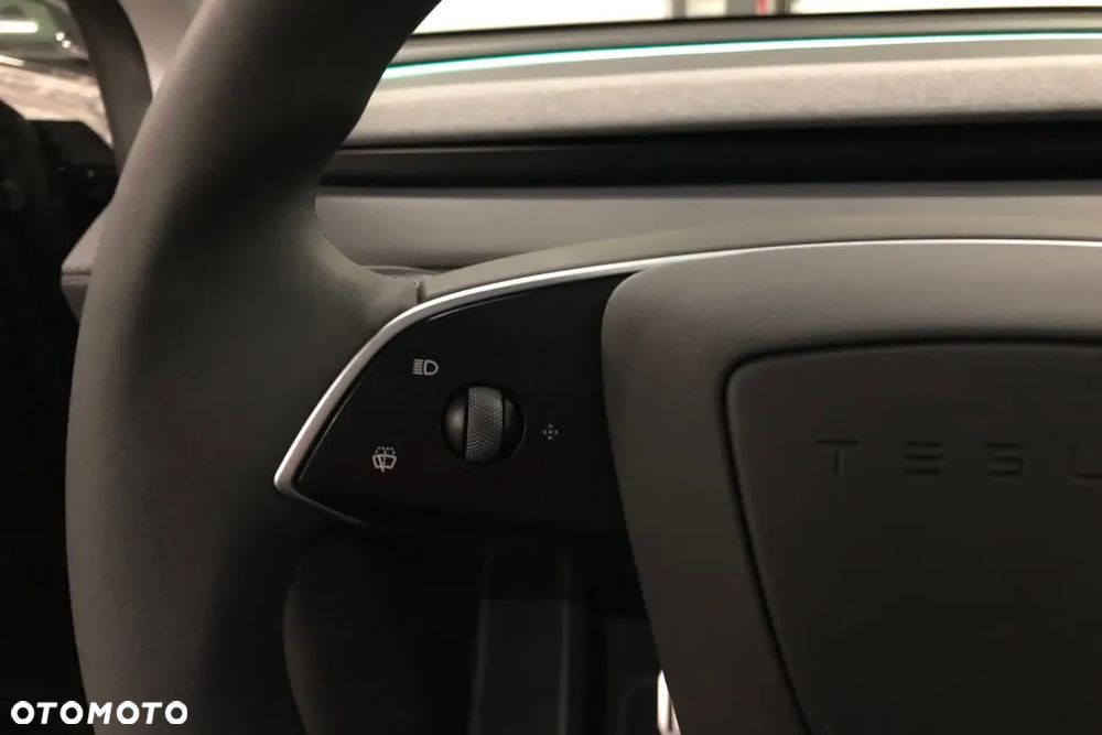 Tesla Y 79kWh Long Range RWD - 14