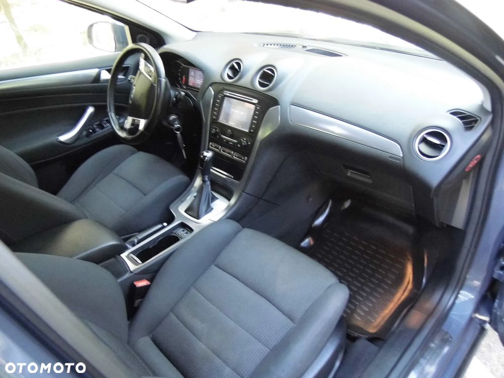 Ford Mondeo 2.0 T Ghia MPS6 - 23