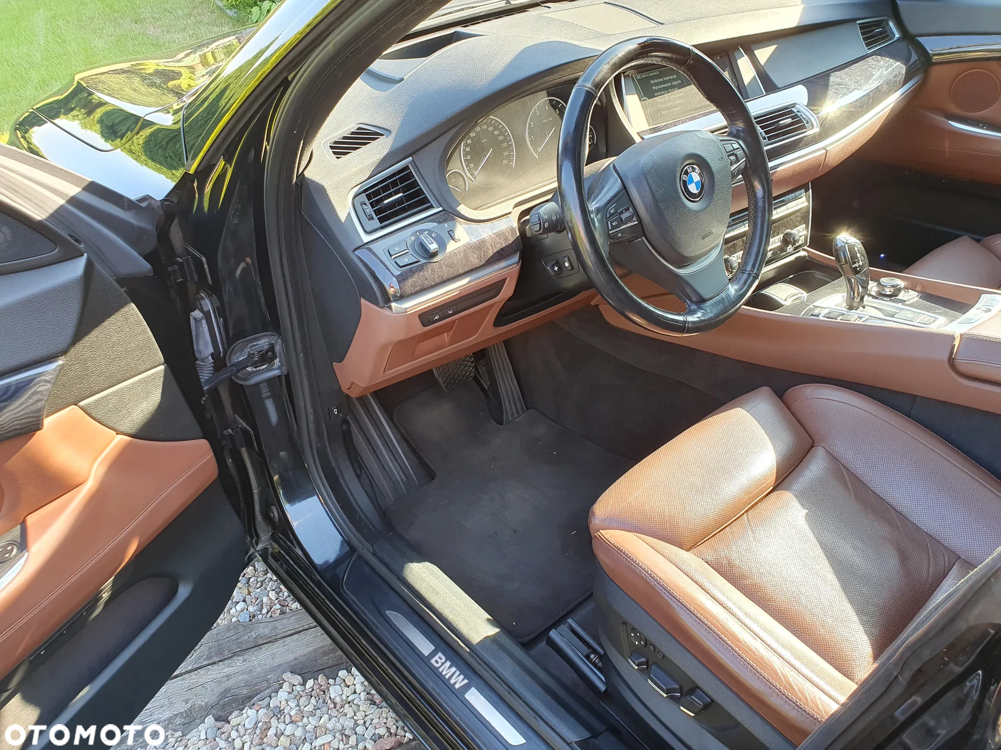 BMW Seria 5 550i - 13