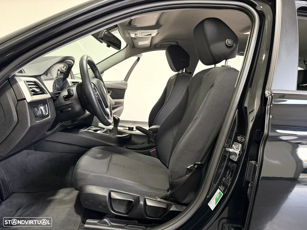 BMW 318 d Line Luxury - 40