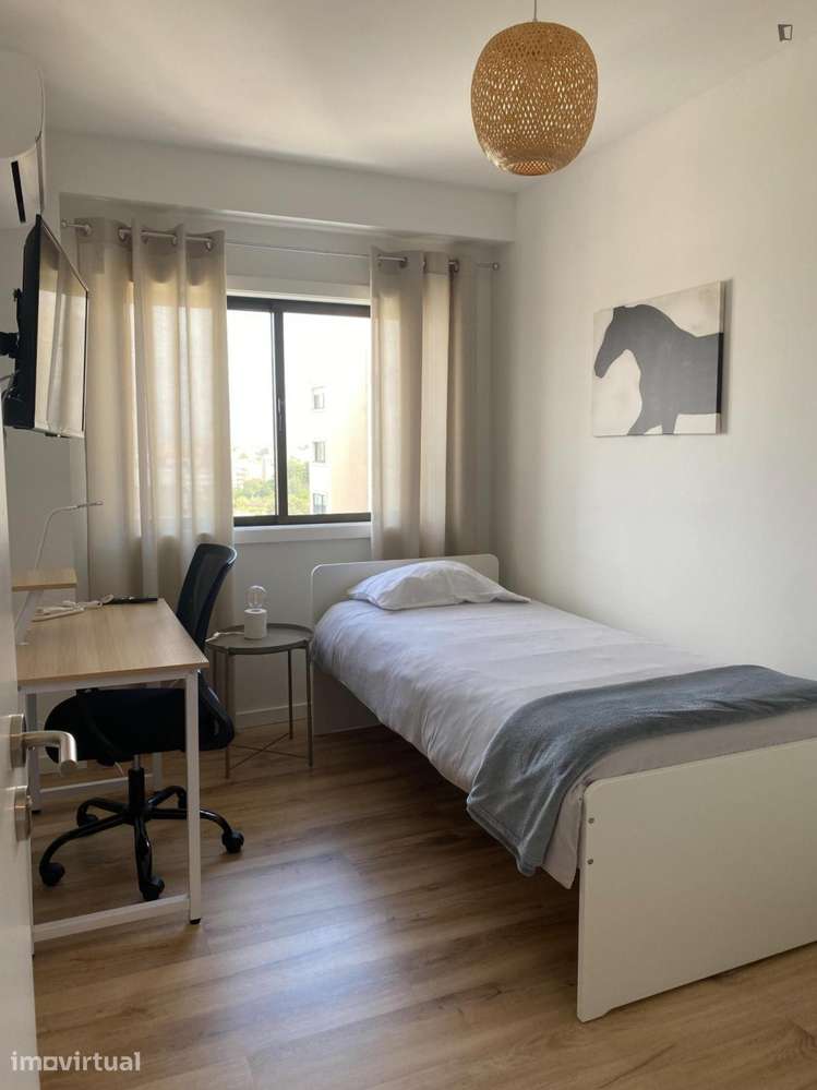 Quarto - localizado em Ramalde Porto - Grande imagem: 2/30