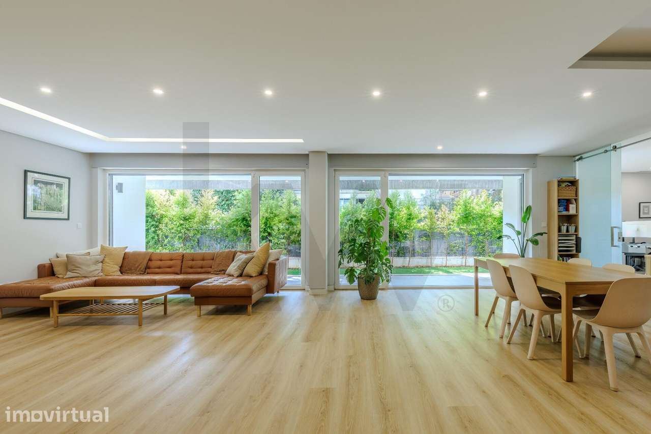 T4+1 com jardim e terraço privativos no centro de Carcavelos - Grande imagem: 2/41