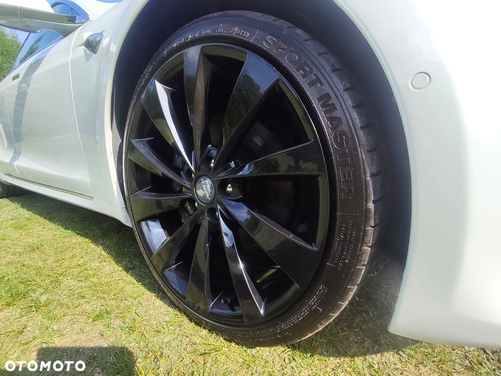 Tesla Model S - 11