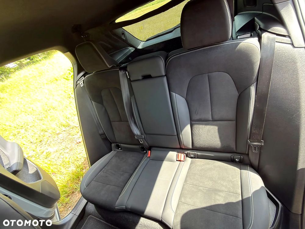 Volvo XC 40 B3 Plus Dark - 11