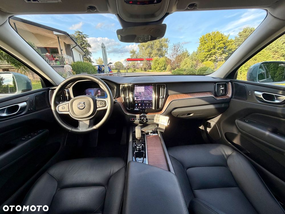 Volvo XC 60 B5 B AWD Momentum Pro - 22