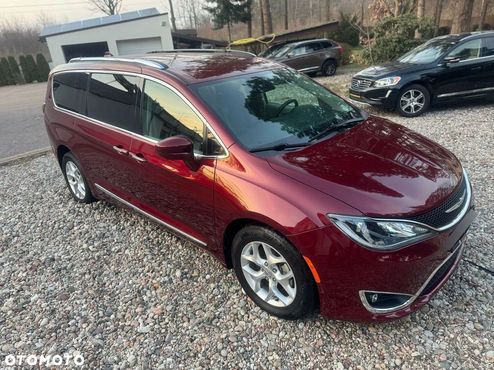 Chrysler Pacifica - 4