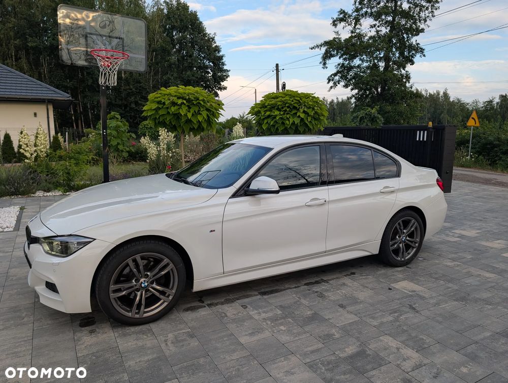 BMW Seria 3 320d M Sport - 11