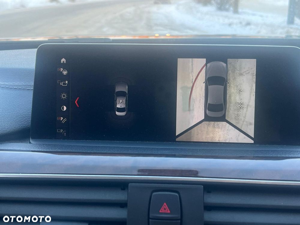 BMW Seria 3 330i Sport Line - 12