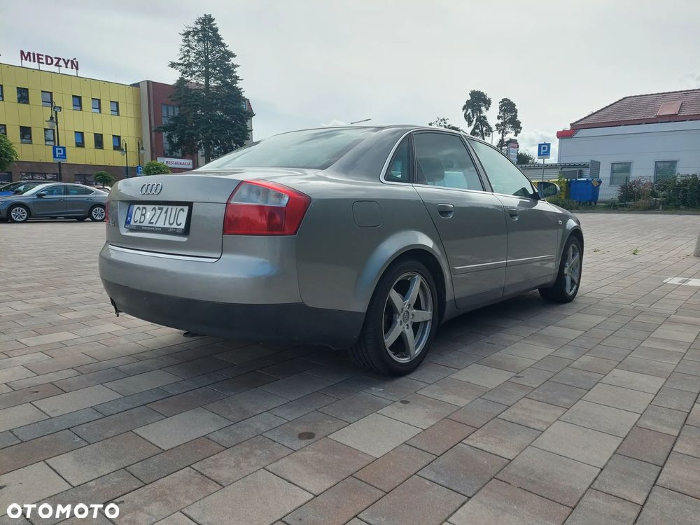 Audi A4 Limousine - 5