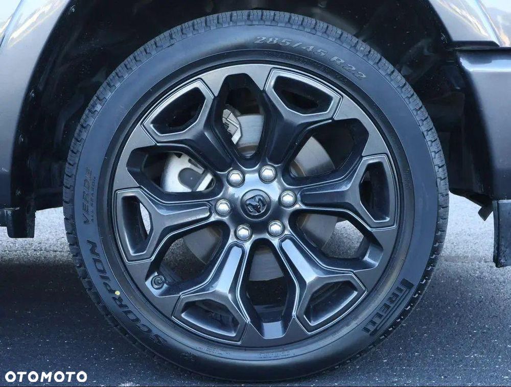 RAM 1500 Crew Cab Shortbed Limited - 24