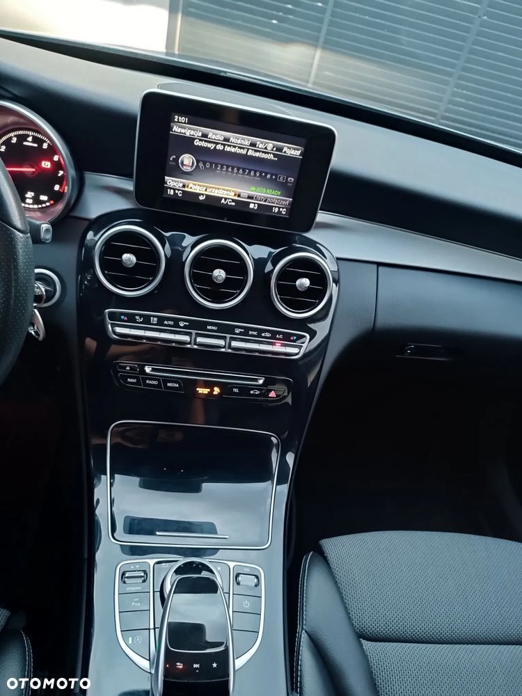 Mercedes-Benz Klasa C 180 9G-TRONIC Exclusive - 20
