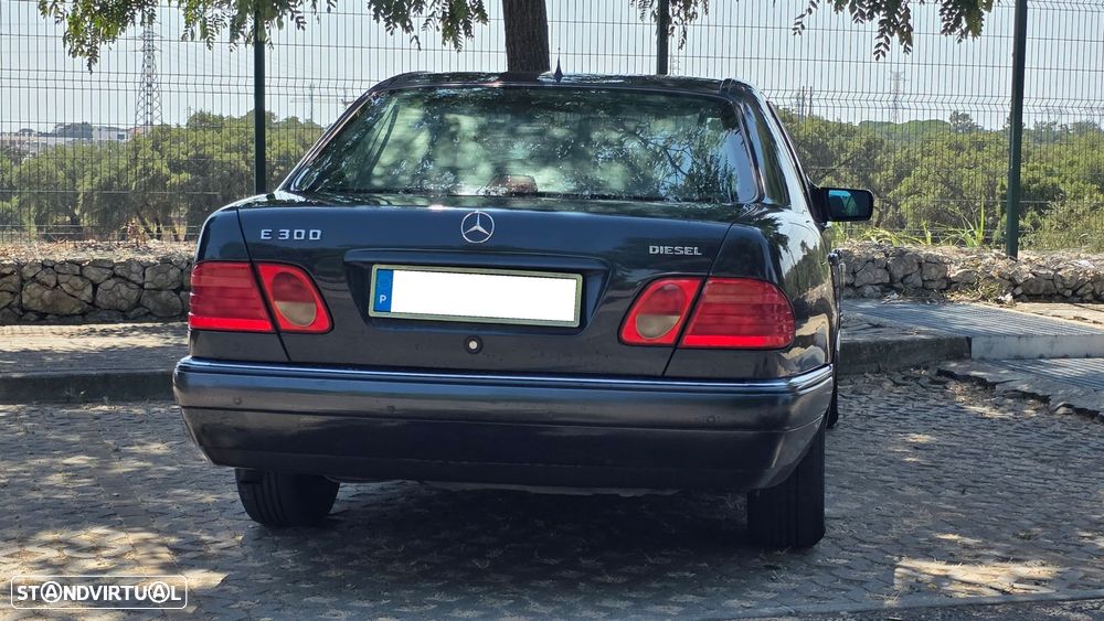 Mercedes-Benz E 300 D - 7
