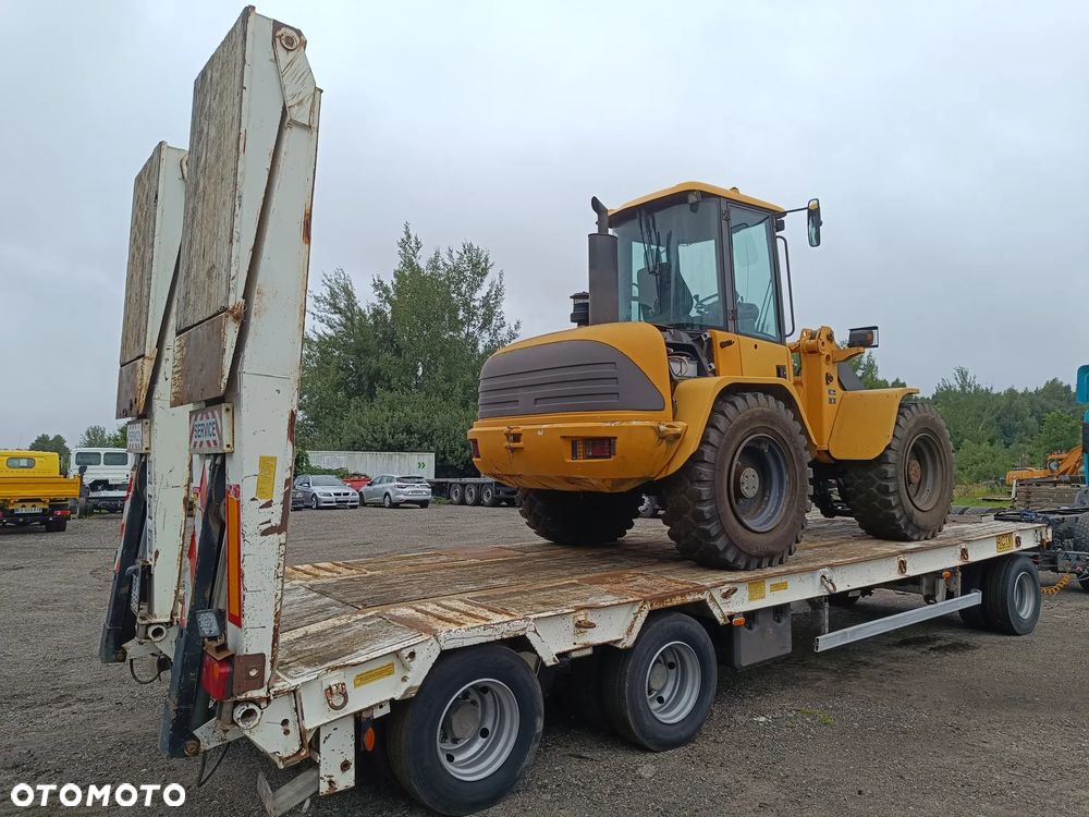 ACTM przyczepa niskopodwoziowa niskopodłogowa pokład 8m najazdy hydr 4,2m