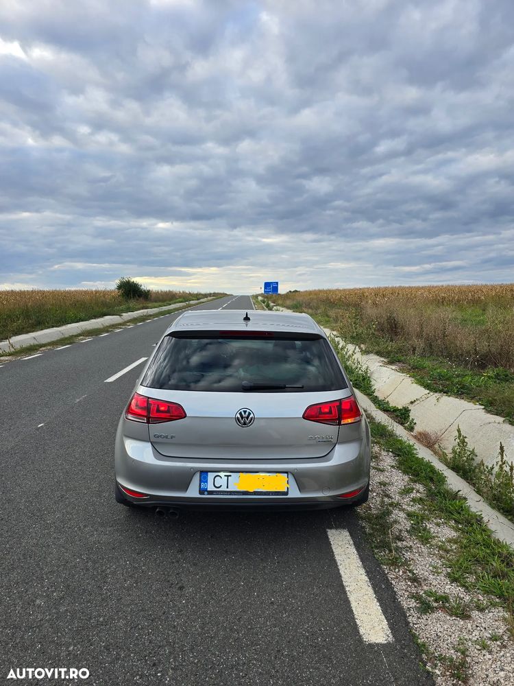 Volkswagen Golf - 10