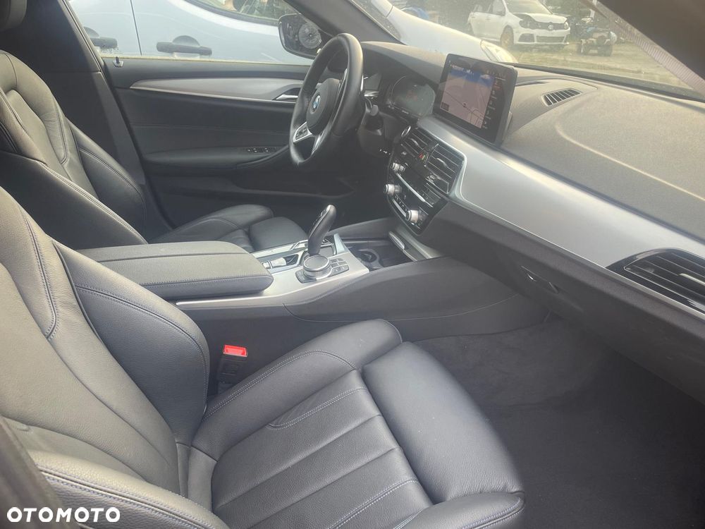 BMW Seria 5 530d xDrive M Sport Edition - 10