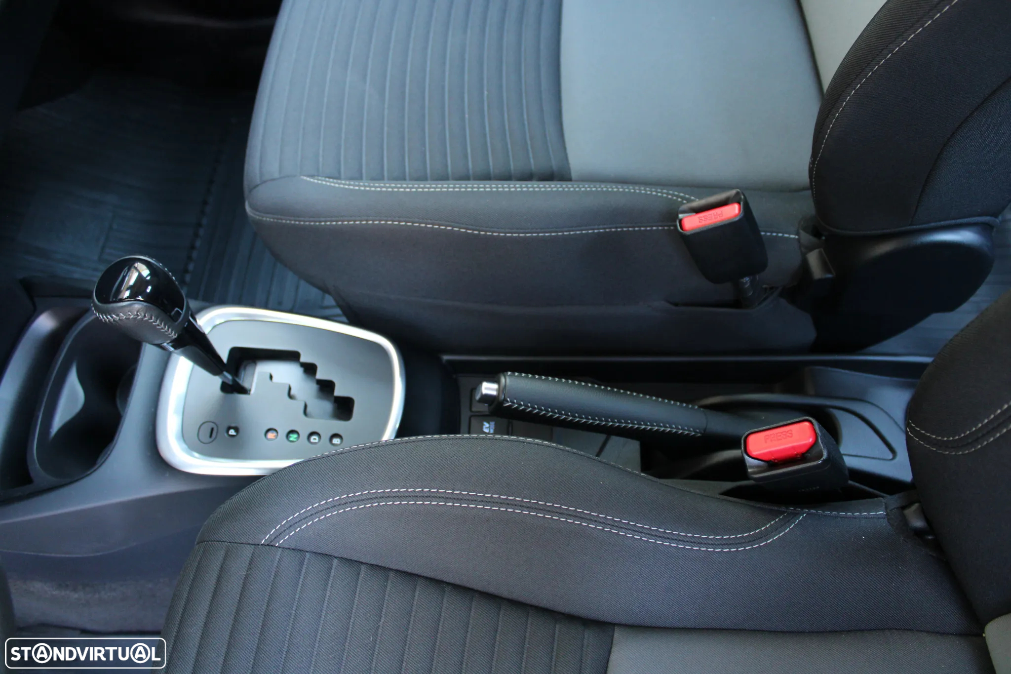 Toyota Yaris 1.5 HSD Comfort+P.Style - 30