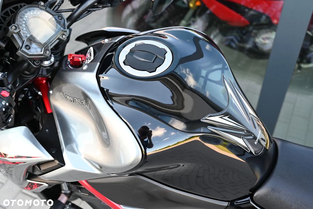 Kawasaki Z 900 - 12