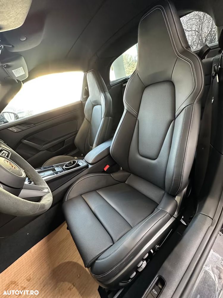 Porsche 911 Targa 4 GTS PDK - 14