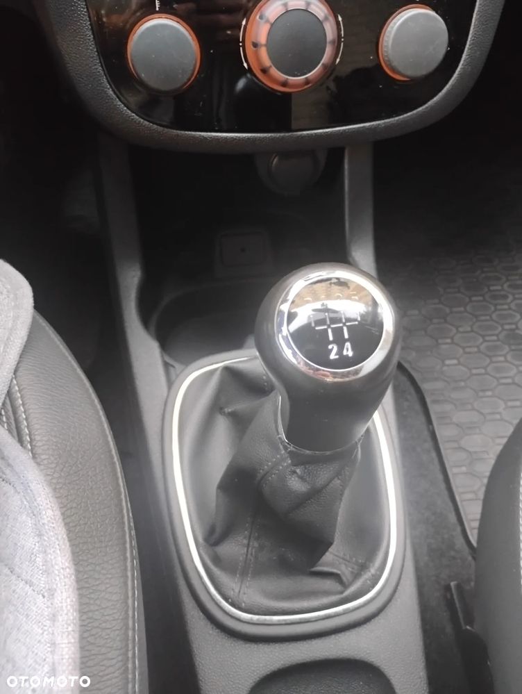 Opel Corsa 1.4 16V Cosmo - 7