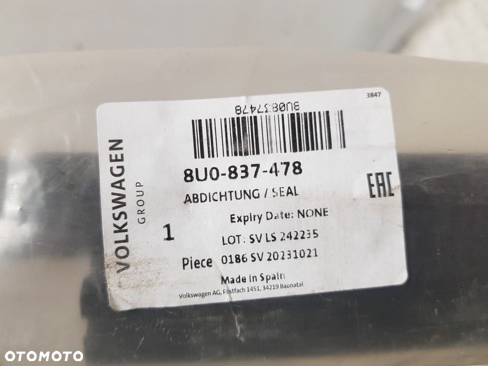 FABRYCZNIE NOWA ORYGINALNA LISTWA ZGARNIAJĄCA SZYBY DRZWI PRZEDNIA PRAWA AUDI Q3 I 1 11-18 8U0837478 - 4