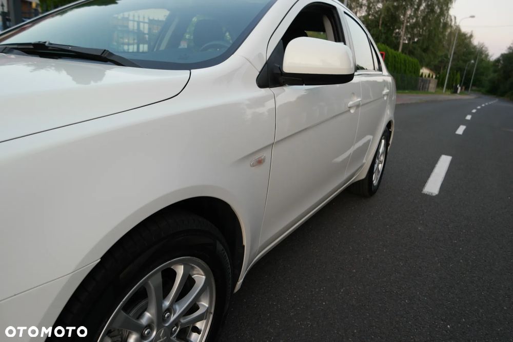 Mitsubishi Lancer - 12