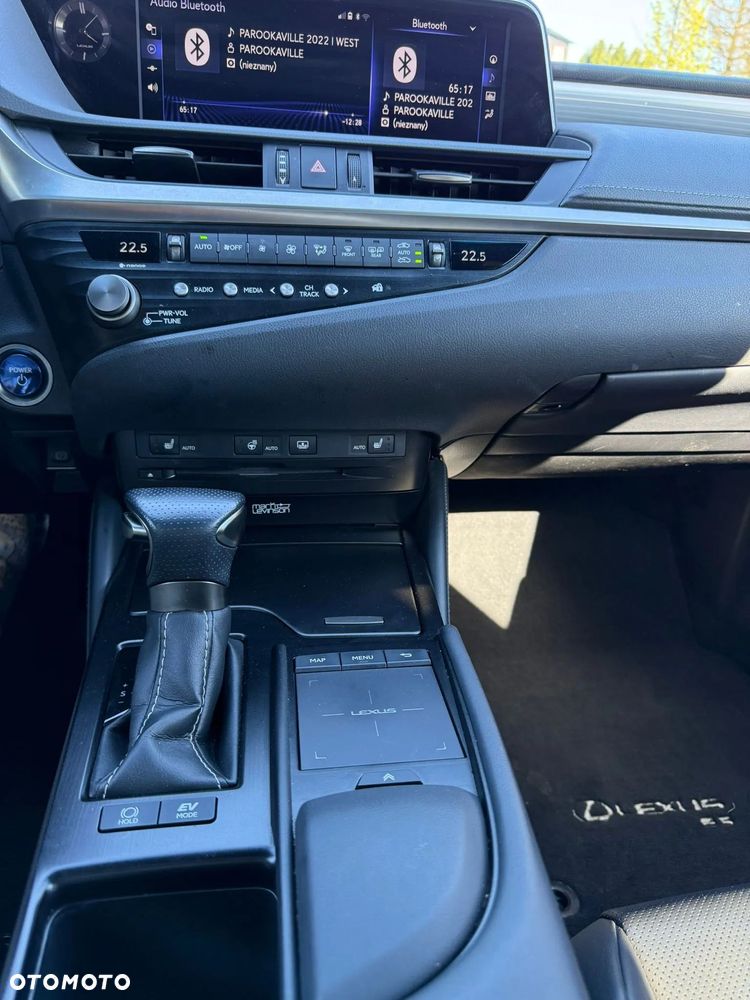 Lexus ES 300h F Sport - 5