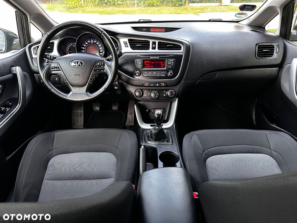 Kia Ceed 1.6 GDI Fifa World Cup Edition - 28